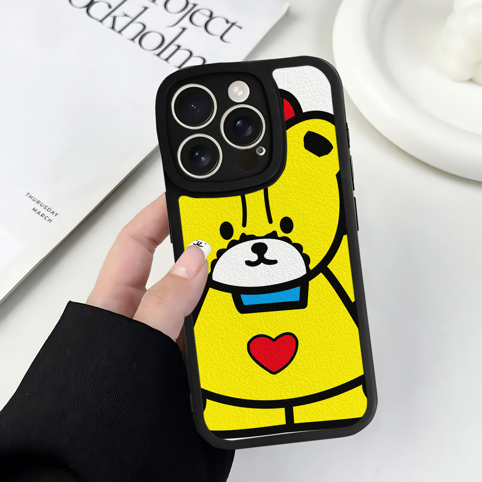 （画像用） Hello Kitty ハローキティ 【iPhone 16シリーズ対応】シリコンスマホケース（レザー調） 材質：シリコン